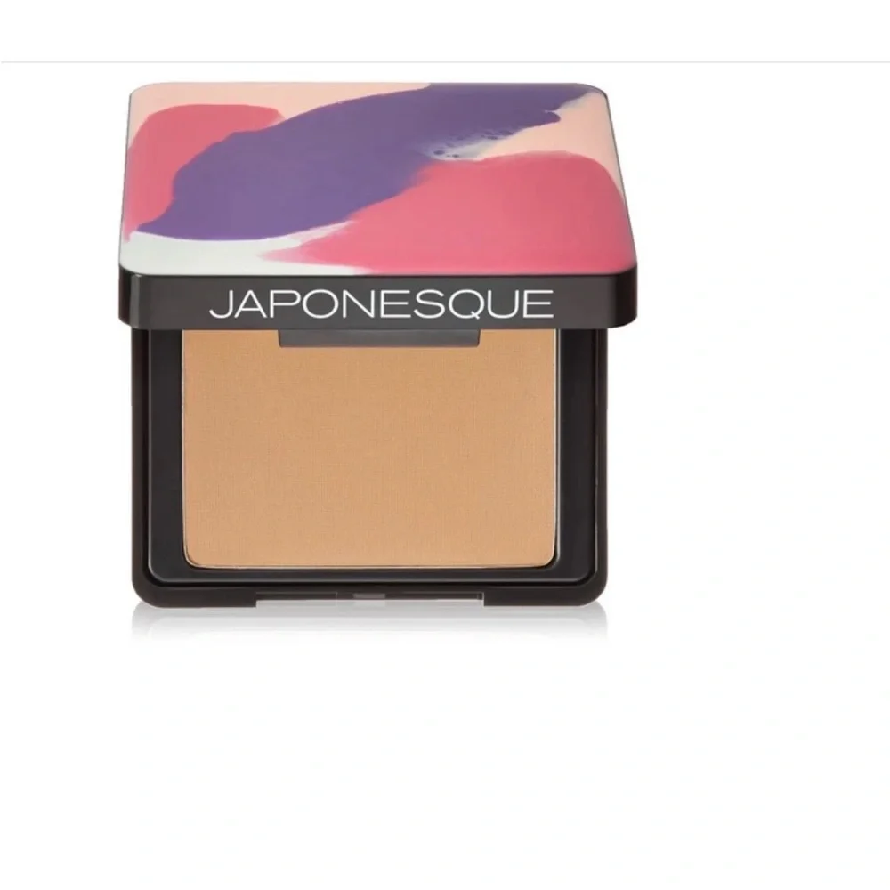 Japonesque Velvet finishing powder shade 4 Tan and kabuki brush